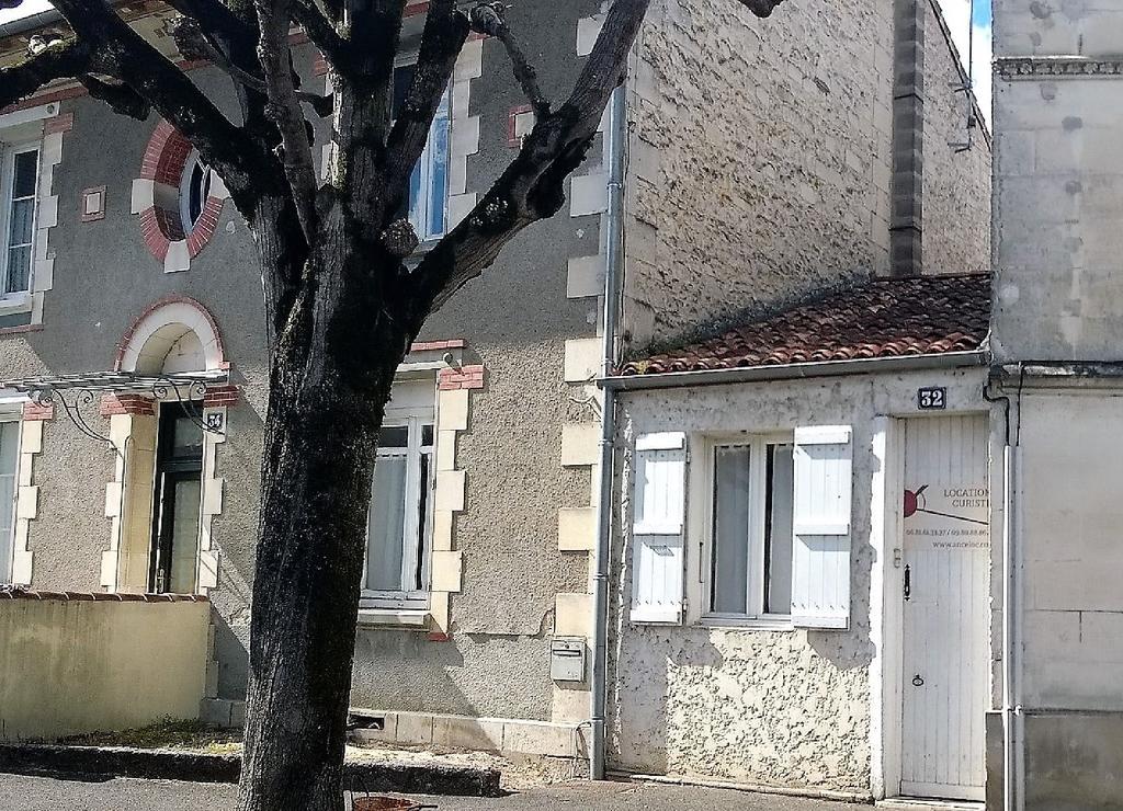 Locations Rives De Seugne - De Gaulle Apartment Jonzac Exterior foto
