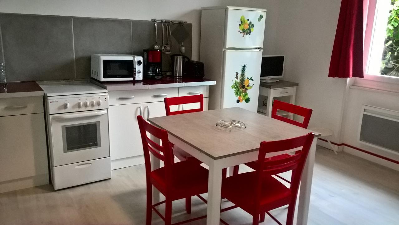 Locations Rives De Seugne - De Gaulle Apartment Jonzac Exterior foto